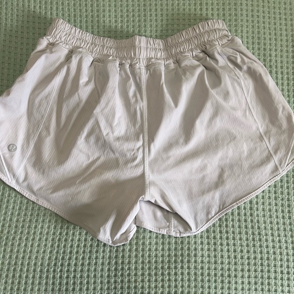 Lululemon Hotty Hot Athletic Shorts - Picture 4 of 8